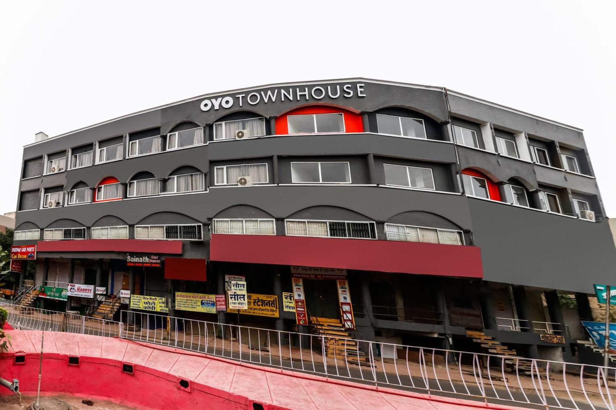 Townhouse Gandhi Hall Hotel Indore Exterior photo